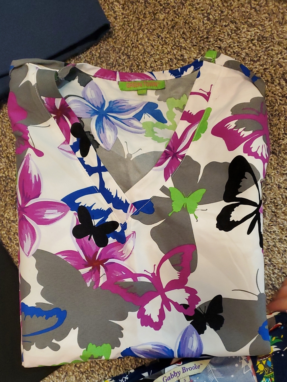 Mixed Printed Scrub Tops Bundle — Floral, Animal & Holiday Prints - Picture 4 of 6